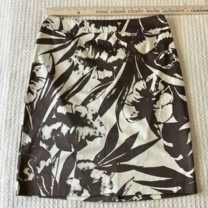 New York Company- leafy floral pencil skirt, cream & chocolate brown sz 6 zipper